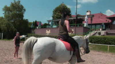 Voluptuous silicone babe Aletta Ocean perfects her way of riding with the help of horses